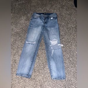 Super cute mom jeans!